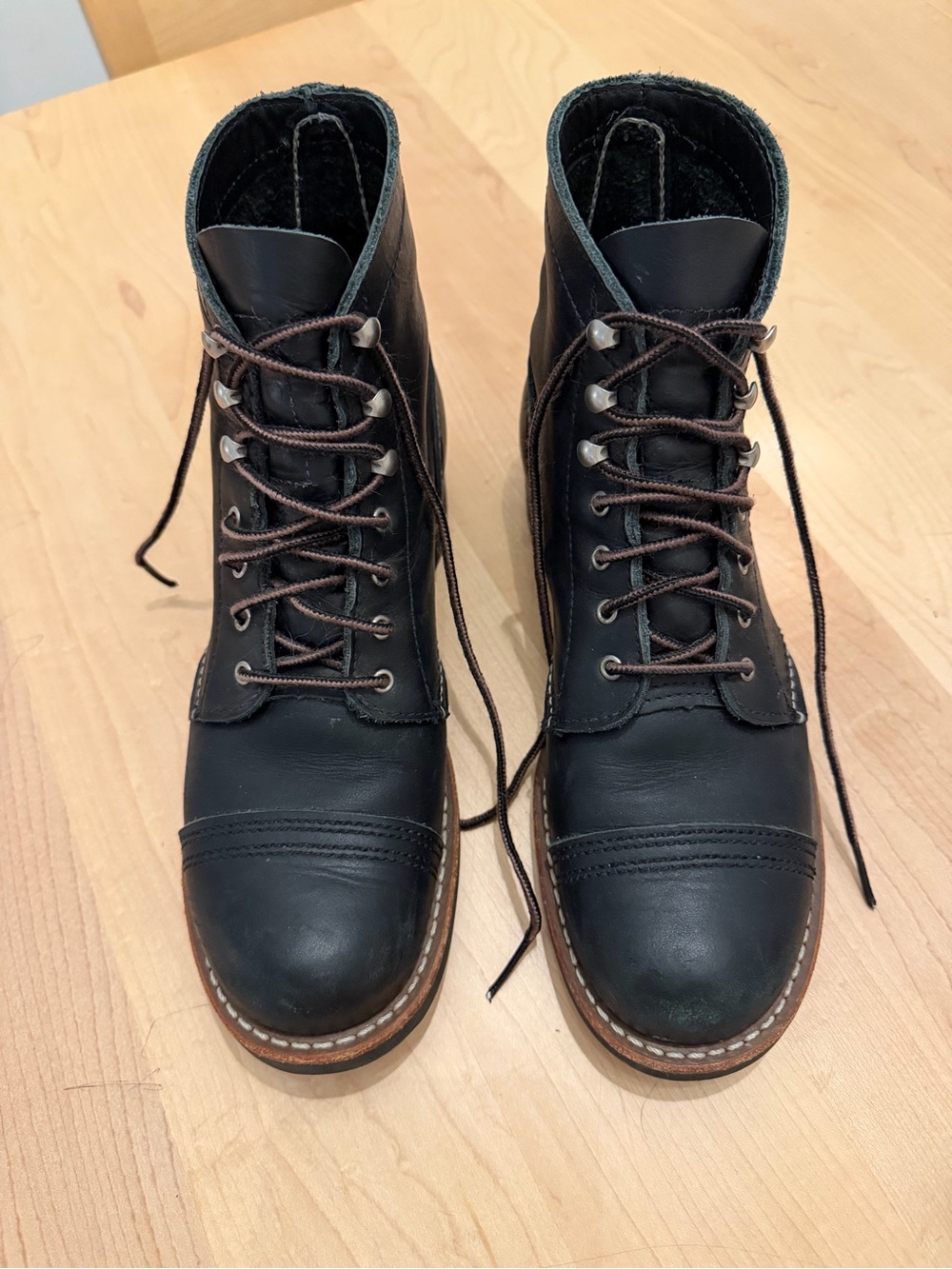 Red Wing Iron Rangers in Black W 7.5